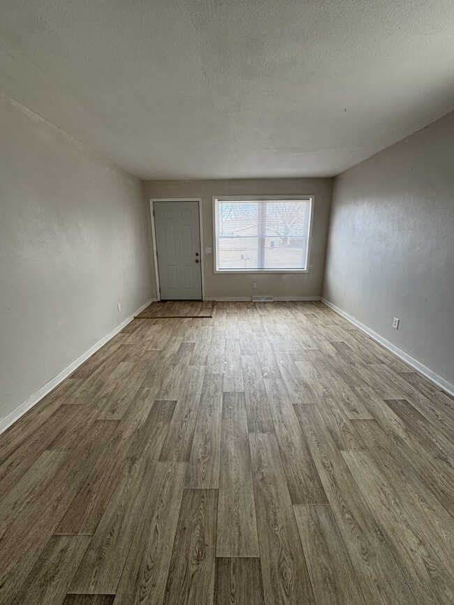 Photo - 671 W 64th St Unidad 671