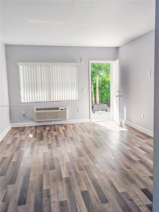Photo - 8000 NE Bayshore Ct Unidad 104