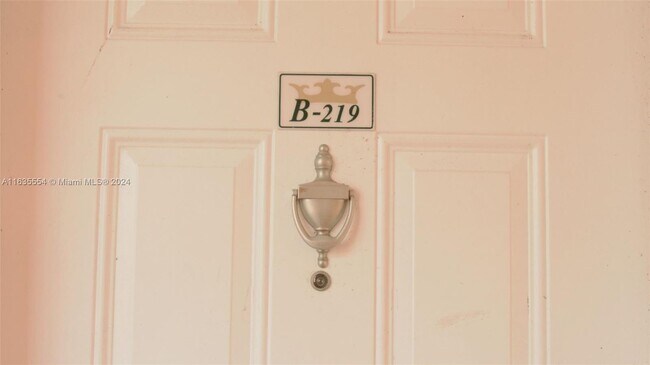 Photo - 6255 SW Kendale Lakes Cir Unidad 219