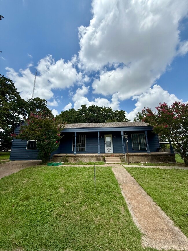 Building Photo - 411 Dee Ln Rental