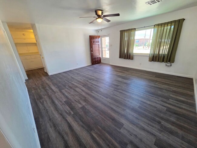 Photo - 3 or 4 Bedroom Home For Rent with New Refrigerated Air