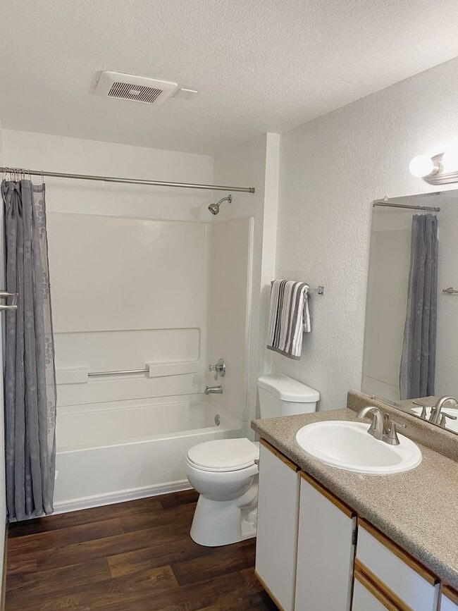 Photo - Newly Renovated Building in Lake Oswego-Large 2 Bedroom Coming Soon!! Unit 4