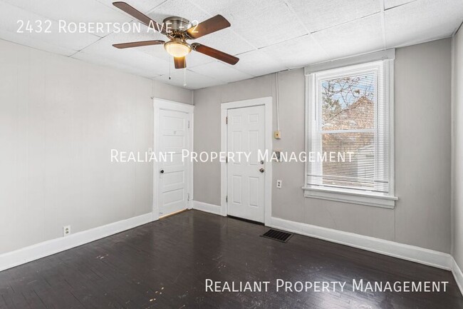 Photo - 2432 Robertson Ave Unidad 2