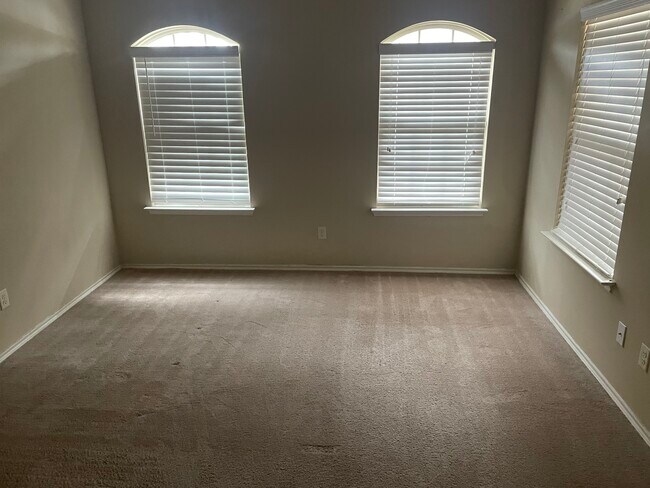 Photo - 2256 Abbey Ln