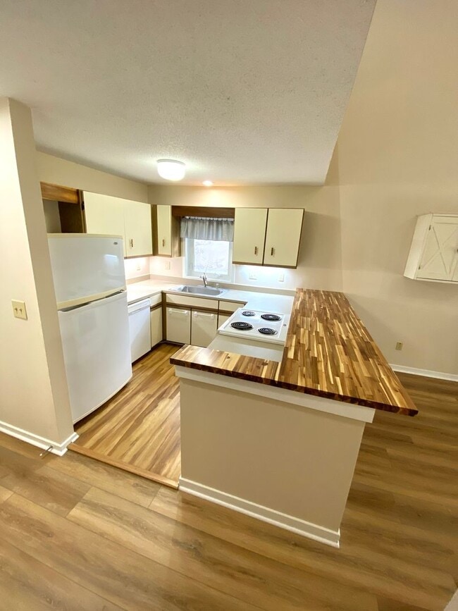 Photo - Townhome Style Loft Condo Gated Marina Community + Utilities Included!