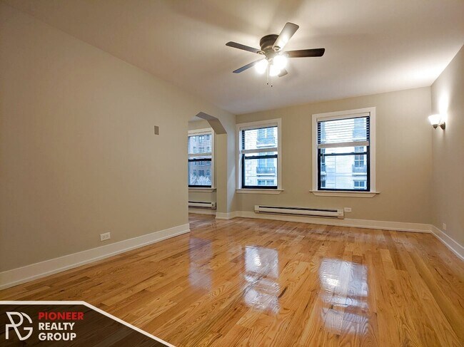 Photo - 429 W Roscoe St Unidad 1