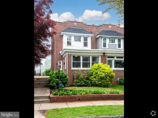 Building Photo - 207 N Penn St Rental