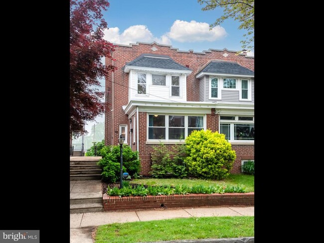 Photo - 207 N Penn St House