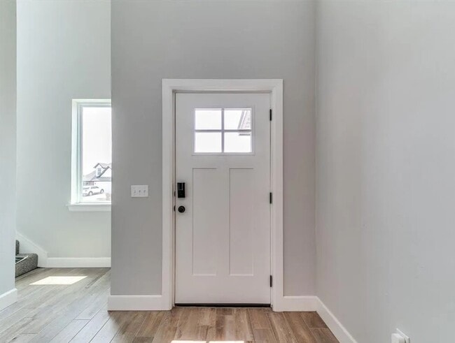 Entry - 1221 SW 141st St