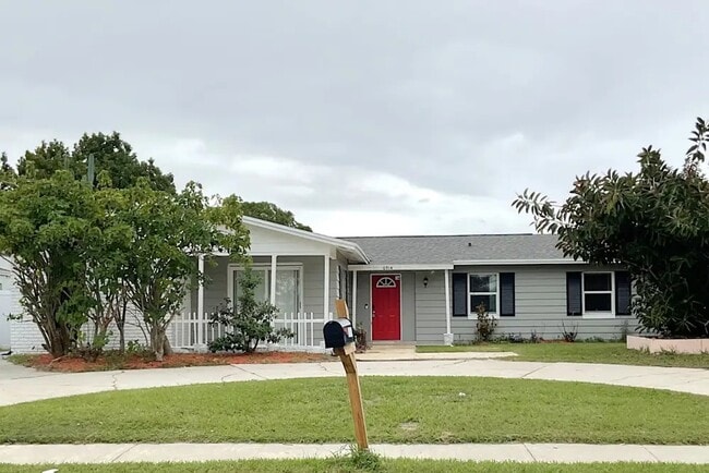 Building Photo - 6913 Voltaire Dr