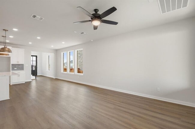Photo - 144 Granit Oak Dr