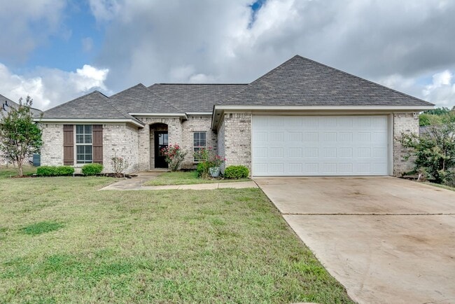 Building Photo - Beautiful New 3 Bed 2 Bath Home in Greenfield Station!