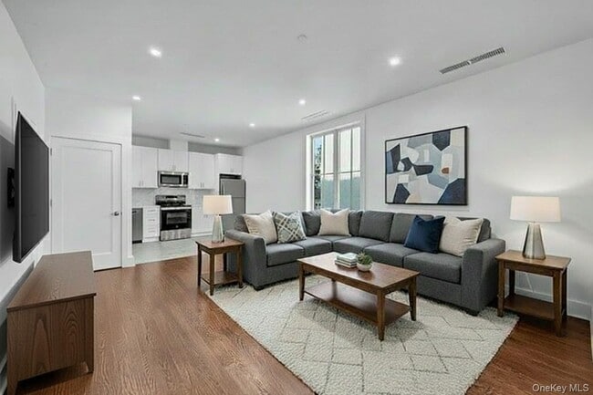 Building Photo - 291 Main St Unit 1C