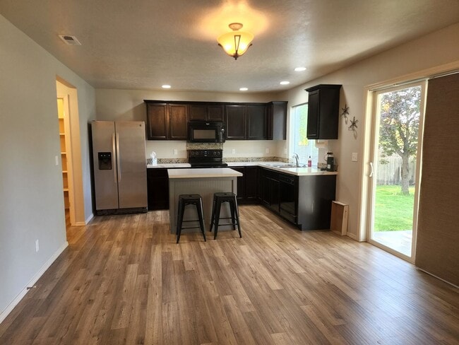 Photo - Beautiful 3 bedroom, 2.5 bathroom home with loft in West Boise. Great floor plan that has everyt...