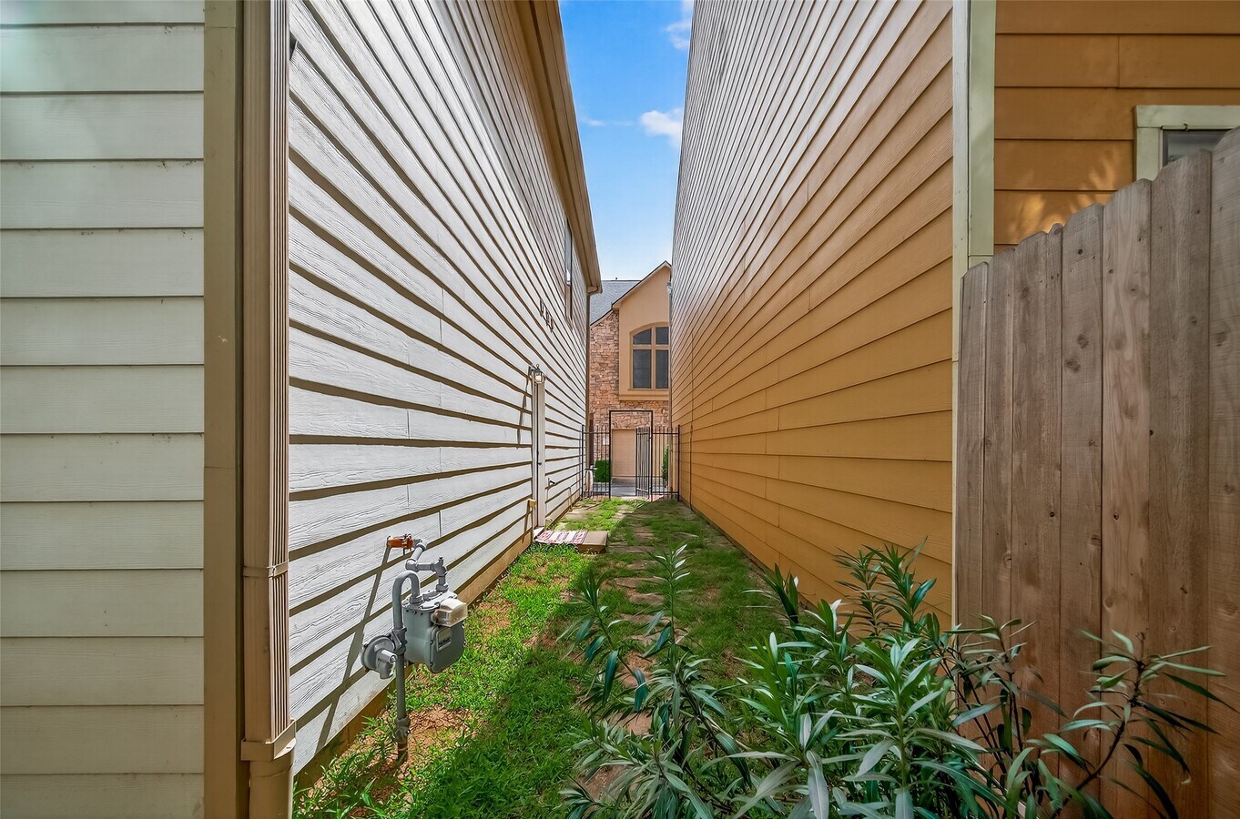 Photo - 1323 Studer St