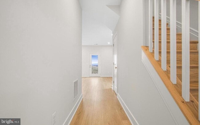 Photo - 129 Checkerspot Wy