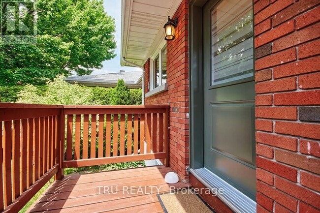 Photo - 1342 Hanbury St