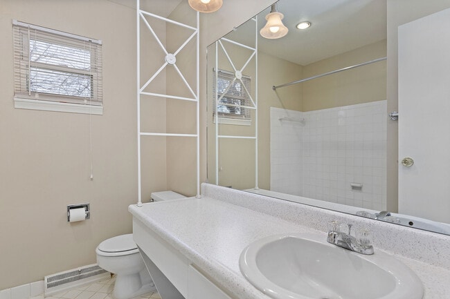 Photo - Riviera Court Apartments