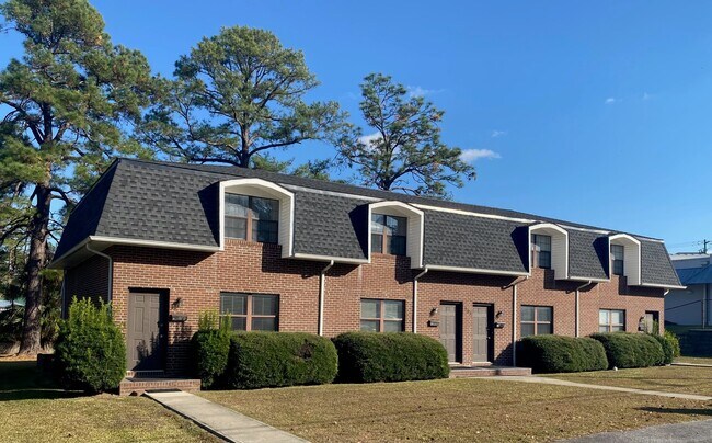 Building Photo - 902 Darling Ave