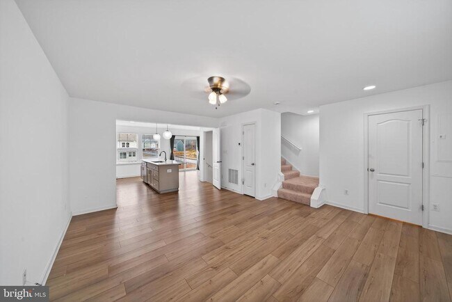 Photo - 18 Needle Ct