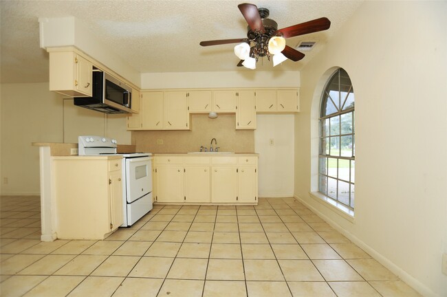 Photo - 1131 Gifford Rd