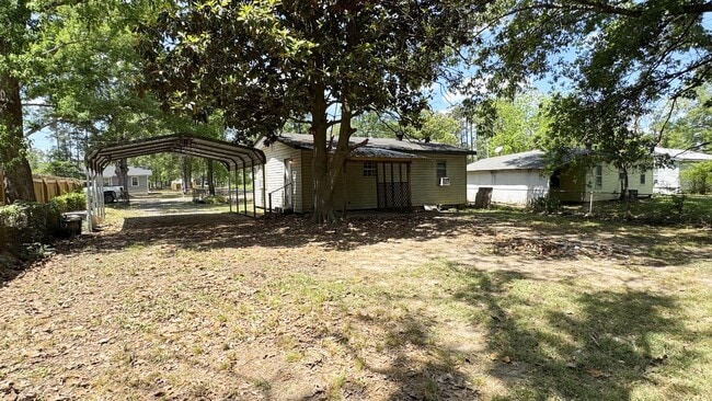 Photo - 1135 Fern St