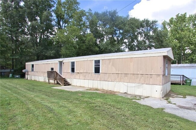 Photo - 340 Towler St House