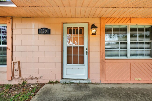 Photo - 3 Bedroom Home in Tavares – Available Now!