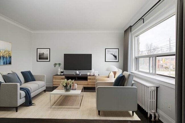 Photo - 1660 Bathurst St