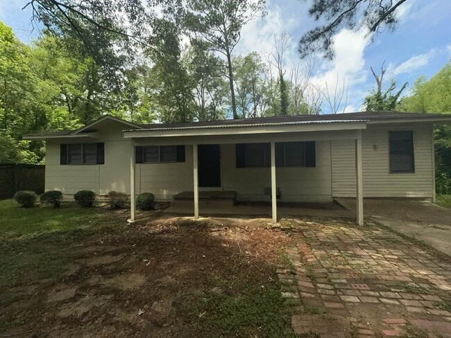 Building Photo - 2615 Hillside Dr Rental