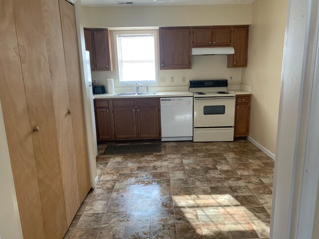 Building Photo - 4864 National Rd Unit 1D