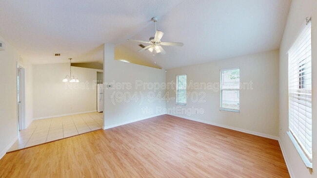 Photo - 908 Helen St
