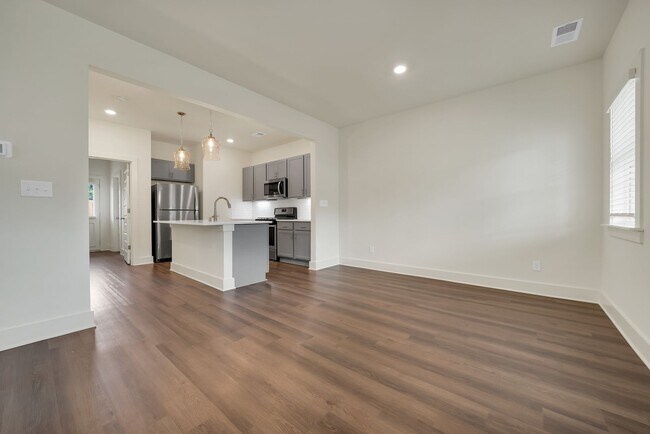 Photo - Adorable 1 Bedroom Cottage with Elevated A...