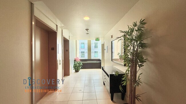 Photo - Large Downtown Oakland Two Bedroom Condomi... Unit 302
