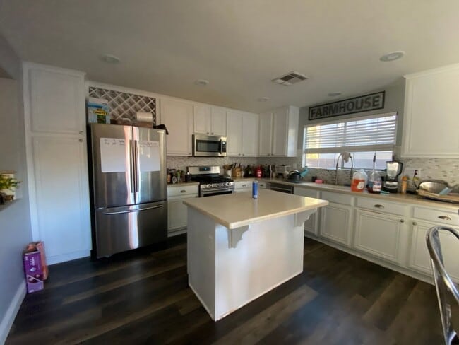 Building Photo - 734 Thornford St Rental