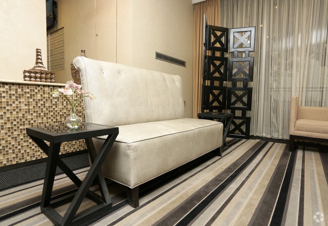 Photo - The 925 Apartments