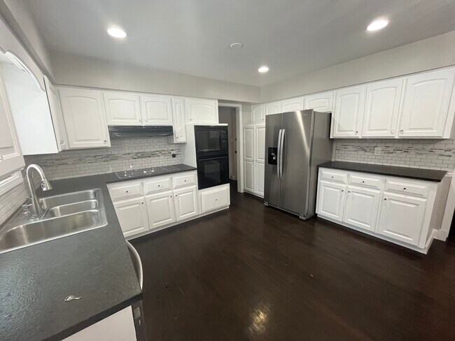 Photo - 146 Clairhaven Dr