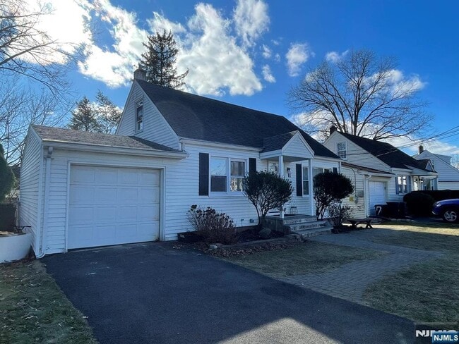 Photo - 11 Raymond Pl