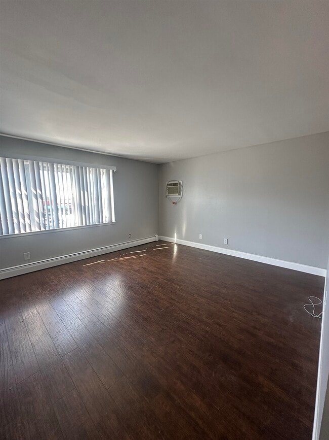 Photo - 5708 Broadway Unit 2