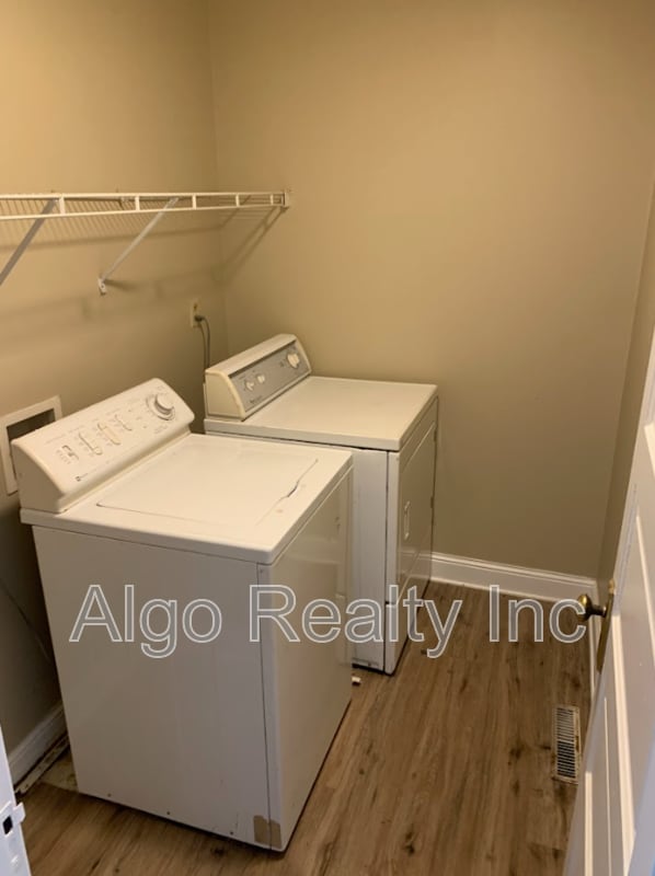 Photo - 1422 N Girard Ave