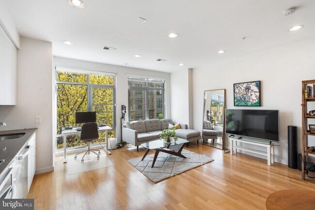 Photo - 435 R St NW Unidad 205