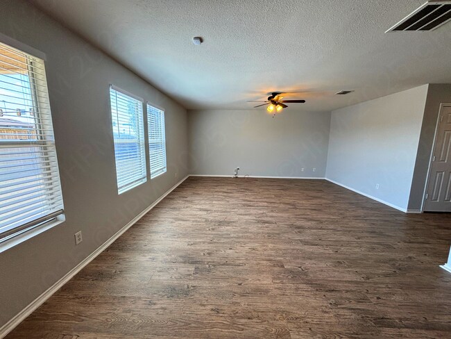 Photo - 7902 Oakwood Pines