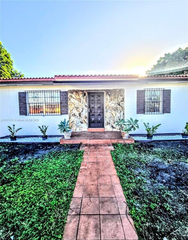 Building Photo - 988 SW 154th Path