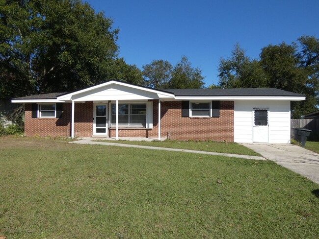 Charming 2-Bedroom, 2-Bath Brick Home off ... - Charming 2-Bedroom, 2-Bath Brick Home off ...