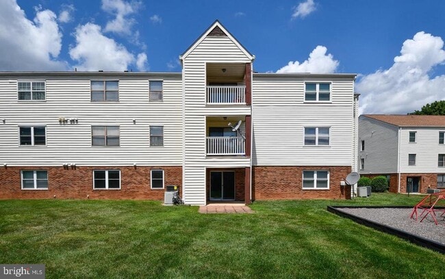 Photo - 102 Chesterfield Ln Unit 201