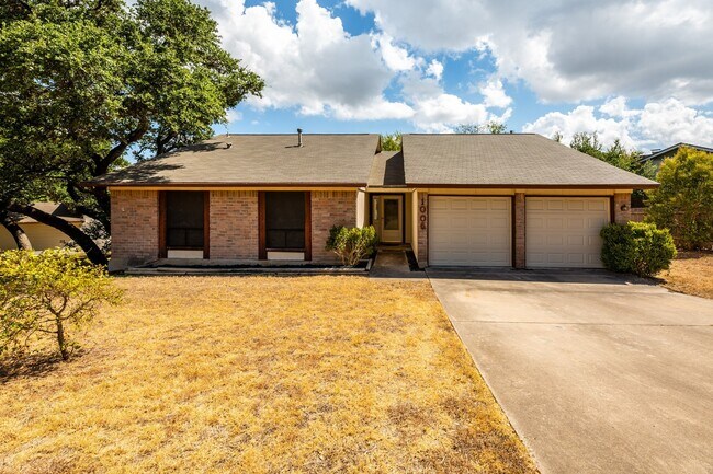 Photo - Charming Cottage in North Park Estate - Prime Location!