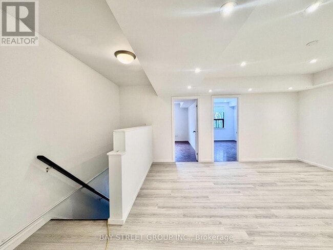 Photo - 373 Eglinton Ave W