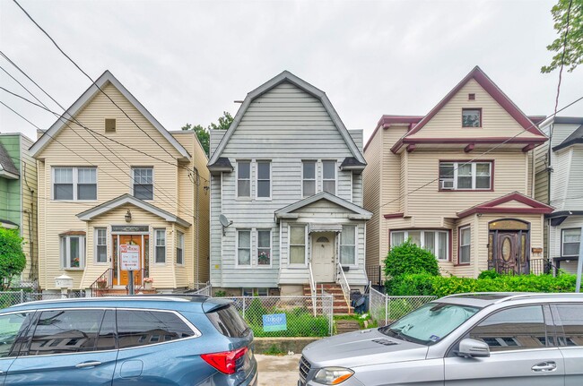 62 Clarke Ave Unit 2