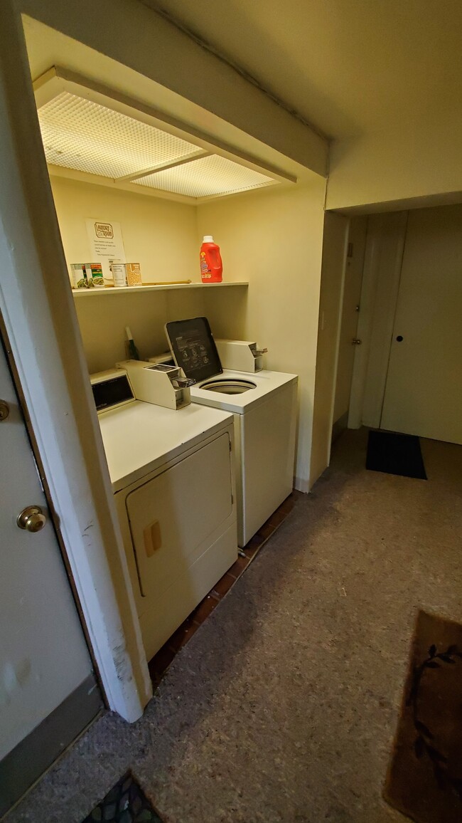 Laundry Room - 811 W Hill St