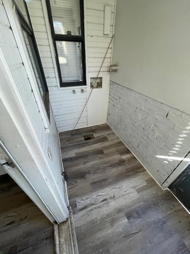 Photo - 2 BED 1 BATH DUPLEX FOR LEASE